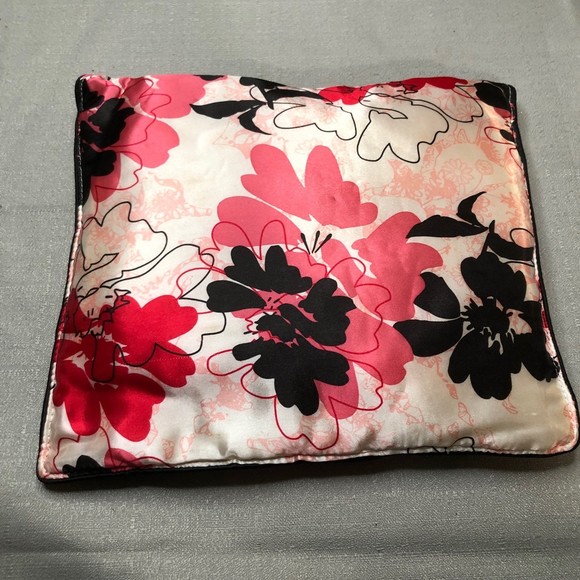 Vintage Mary Kay Exclusive Silky Cosmetic Bag w/Large Pashmina Shawl, Wrap - Picture 3 of 8